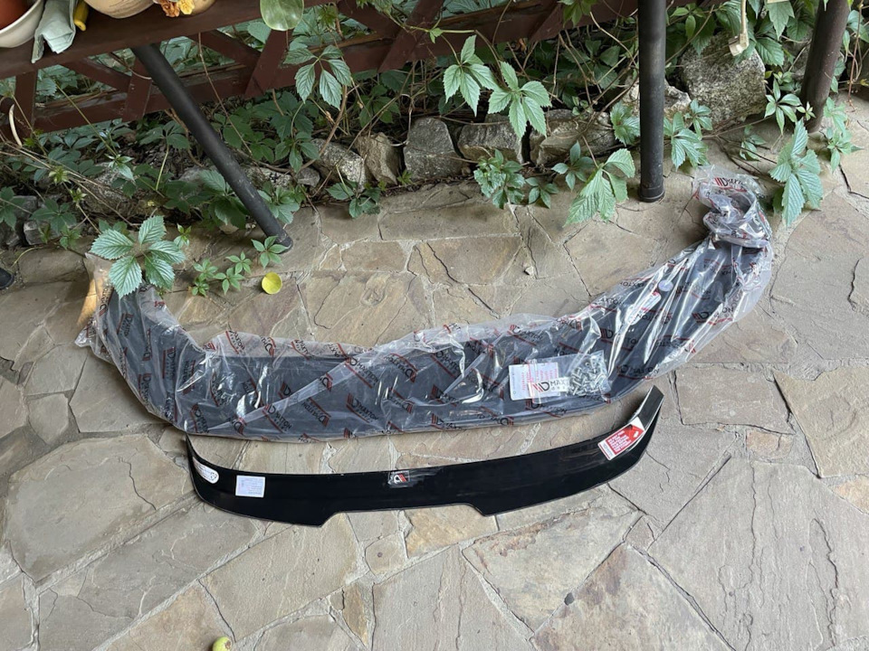 Новий спойлер та передній спліттер Maxton Design 1