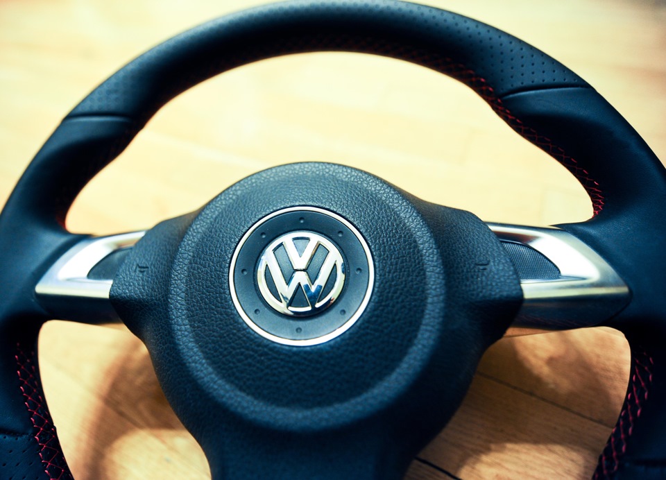 Продам НЕмультируль GTI з подушкою для Golf V/VI 1