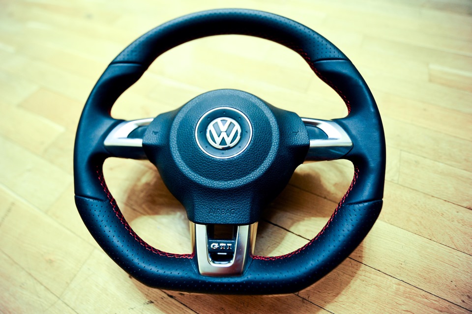 Продам НЕмультируль GTI з подушкою для Golf V/VI 3