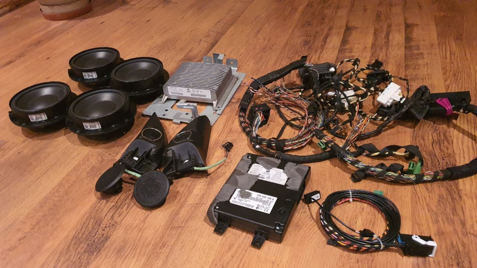 Dynaudio + штатний Bluetooth 1