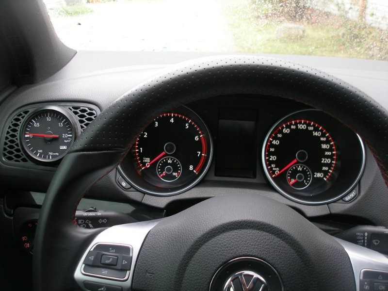 HKS 60mm Boost Gauge 2
