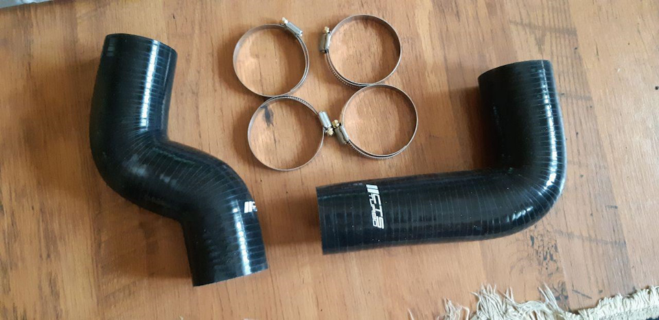 Інтеркулер CTS Turbo + патрубки Neuspeed 5