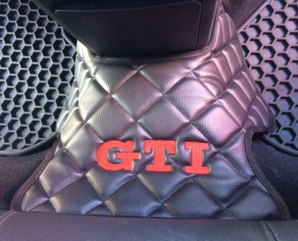Килимки GTI з еко-шкіри. 4