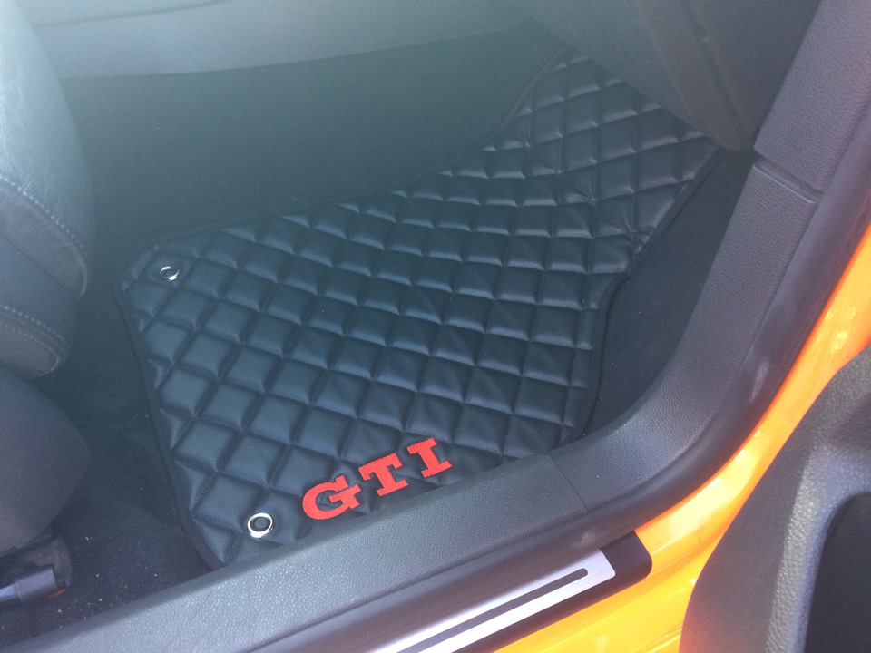 Килимки GTI з еко-шкіри. 3