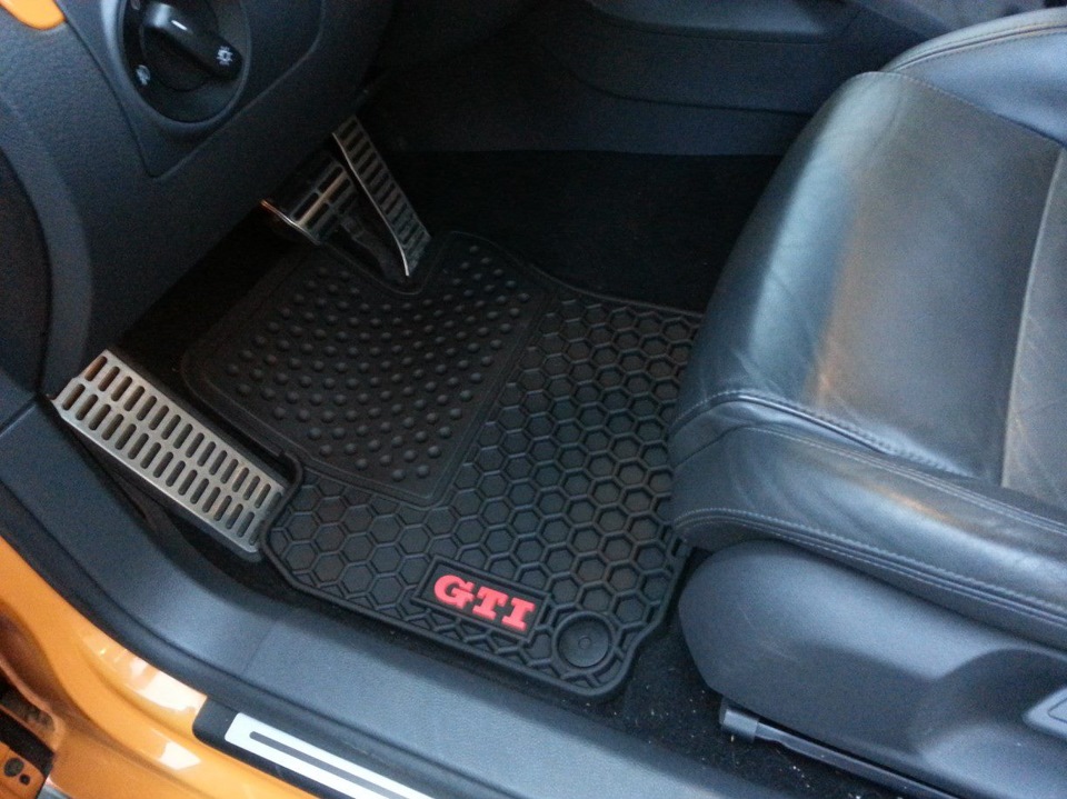 Заставка RNS, килимки GTI = +20 к.с.)) 2