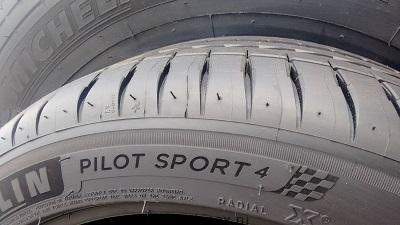 Літо Michelin Pilot Sport 4 1