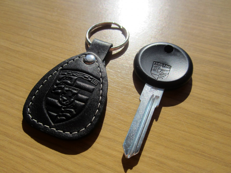 Porsche 924 Key 1