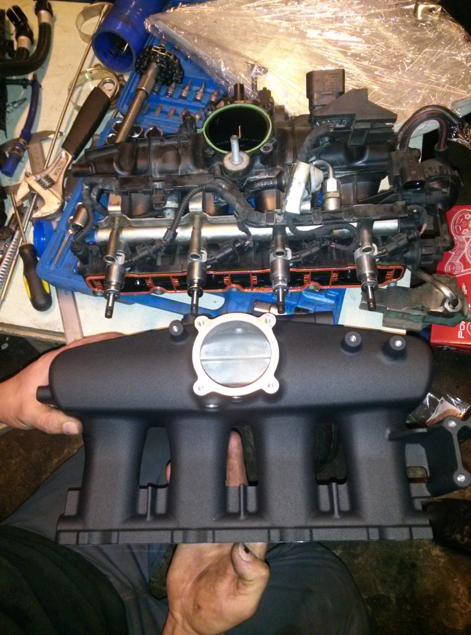 свято наближається - колектор одягається :) HPA Intake manifold 2.0 TSI 5