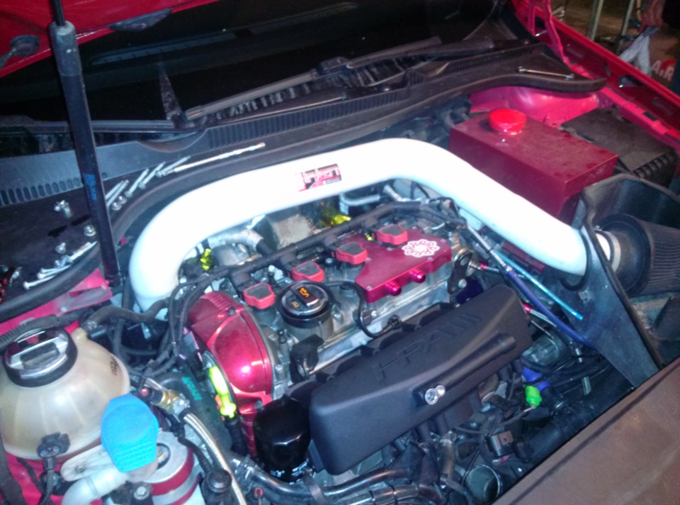 свято наближається - колектор одягається :) HPA Intake manifold 2.0 TSI 3