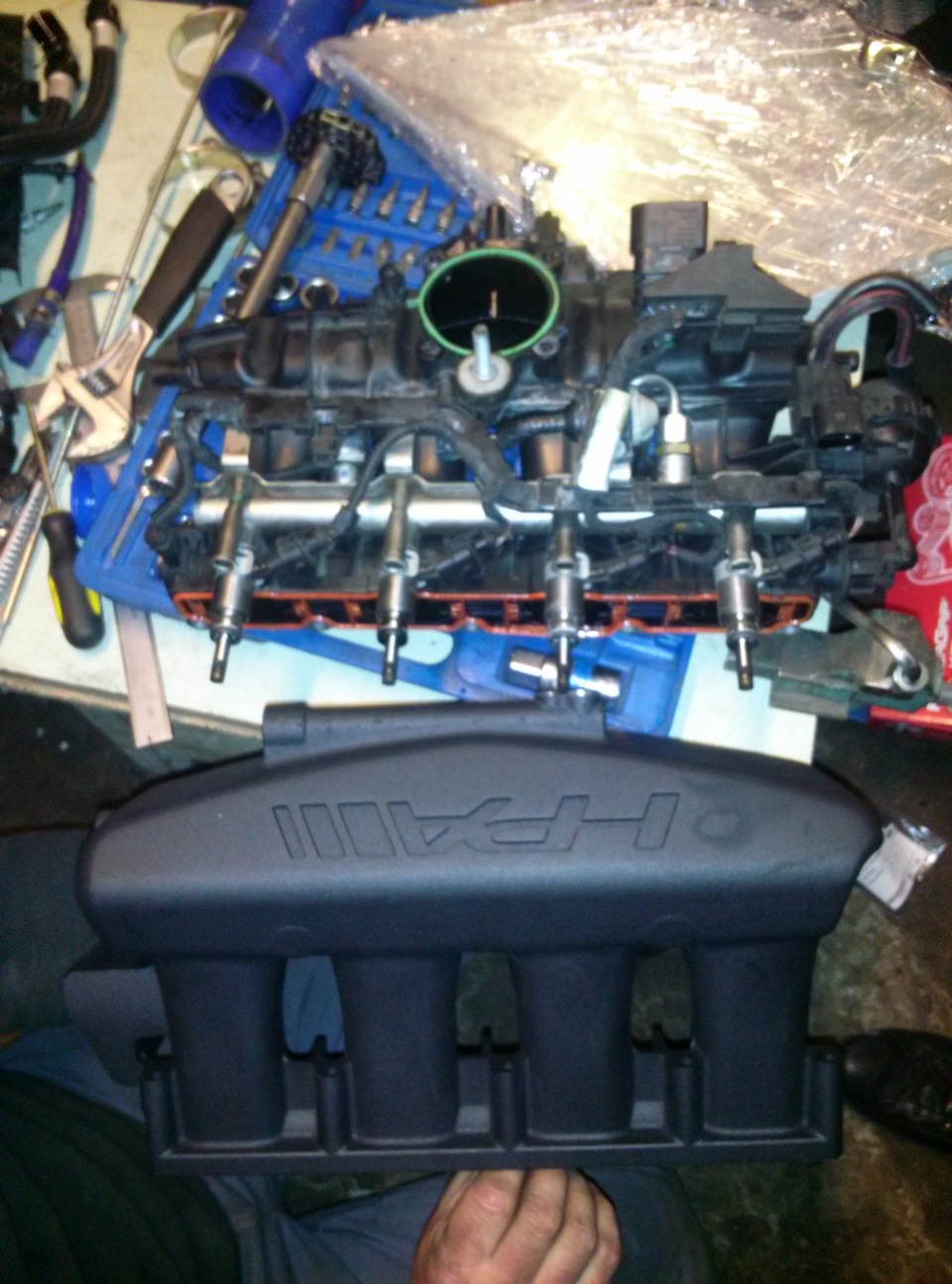 свято наближається - колектор одягається :) HPA Intake manifold 2.0 TSI 4