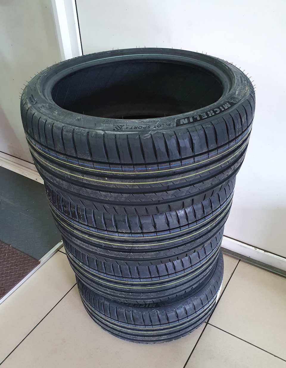 Michelin Pilot Sport 4 🌤 влітку 🏁 2