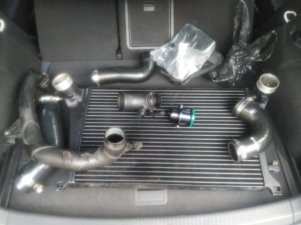 17. Підготовка до Stage 2: інтеркулер Wagner, Turbo Muffler Delete, Turbo Inlet Pipe та патрубок від короба повітряного фільтра.