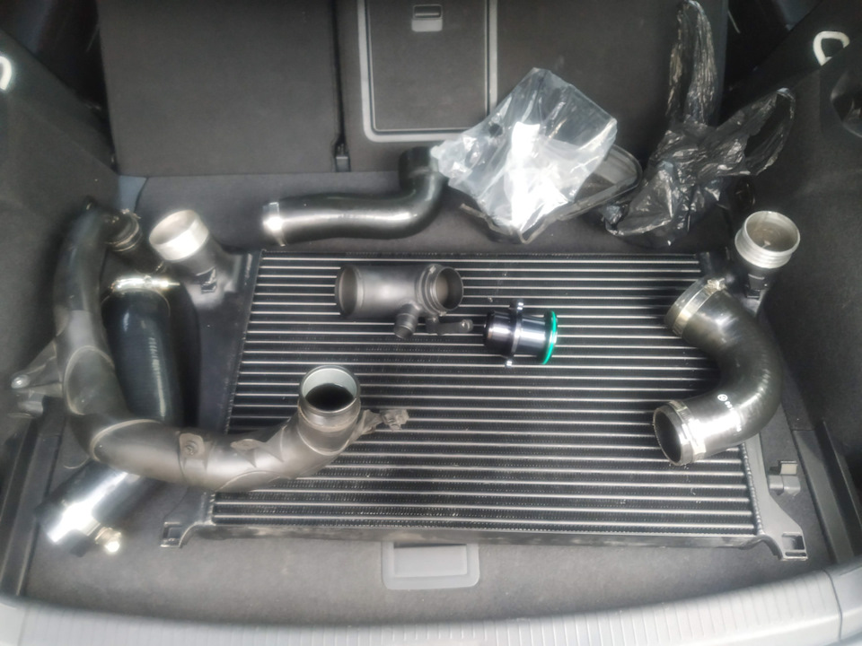 17. Підготовка до Stage 2: інтеркулер Wagner, Turbo Muffler Delete, Turbo Inlet Pipe та патрубок від короба повітряного фільтра. 1