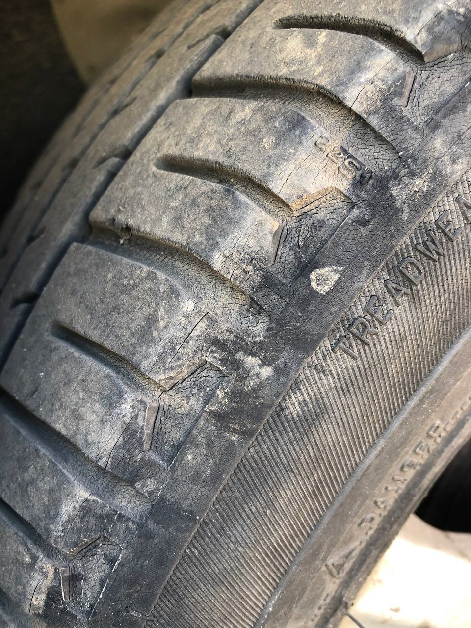Питання до знавців. Стара гума Michelin (2002) 4