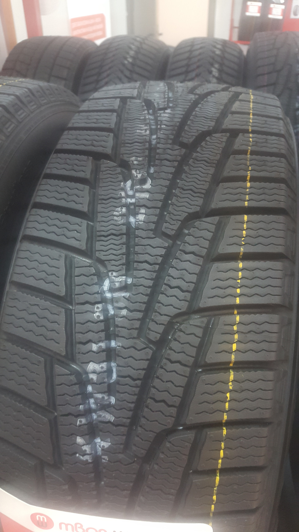 Нові зимові шини KUMHO I'ZEN KW31 205/55R16 1