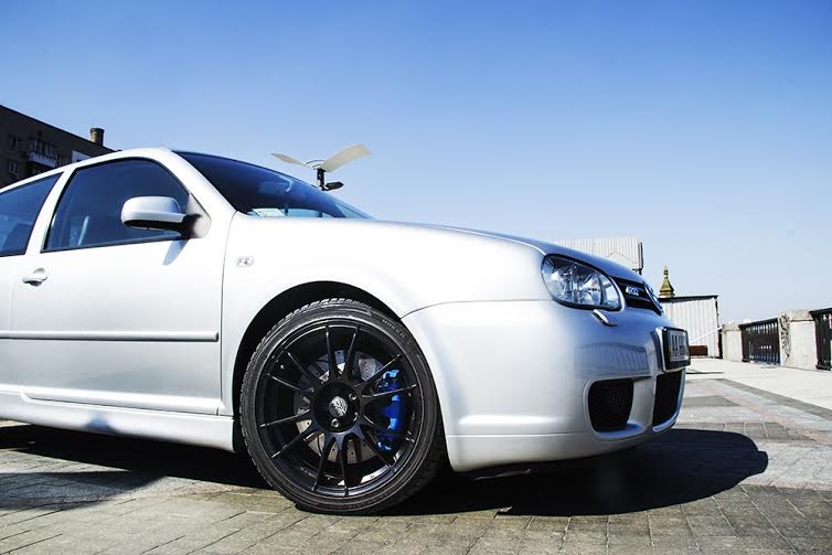 OZ Racing Ultraleggera ; — )) 3