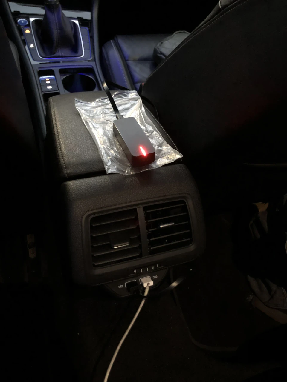 Задній повітропровід з USB