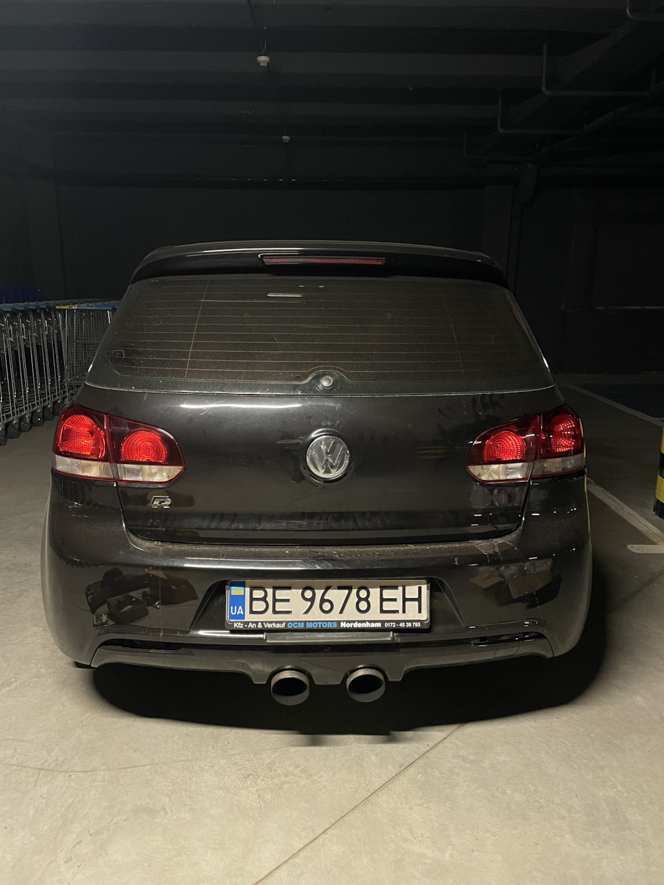 Притоновані задні ліхтарі Golf R GTI замість червоних зі звичайного гольфу 5