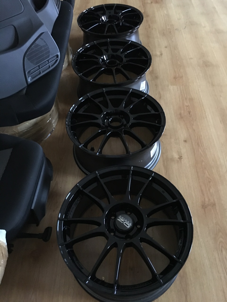 Oz Ultraleggera + Advan Neova AD08 R 3