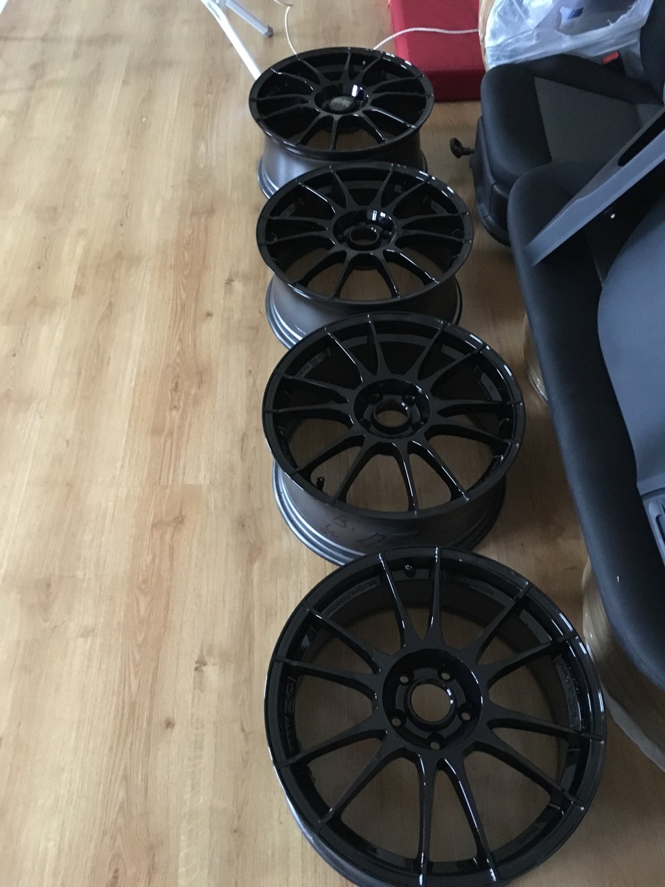 Oz Ultraleggera + Advan Neova AD08 R 2