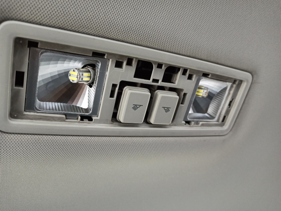 Оригінальний килимок у багажник та LED в салон 4