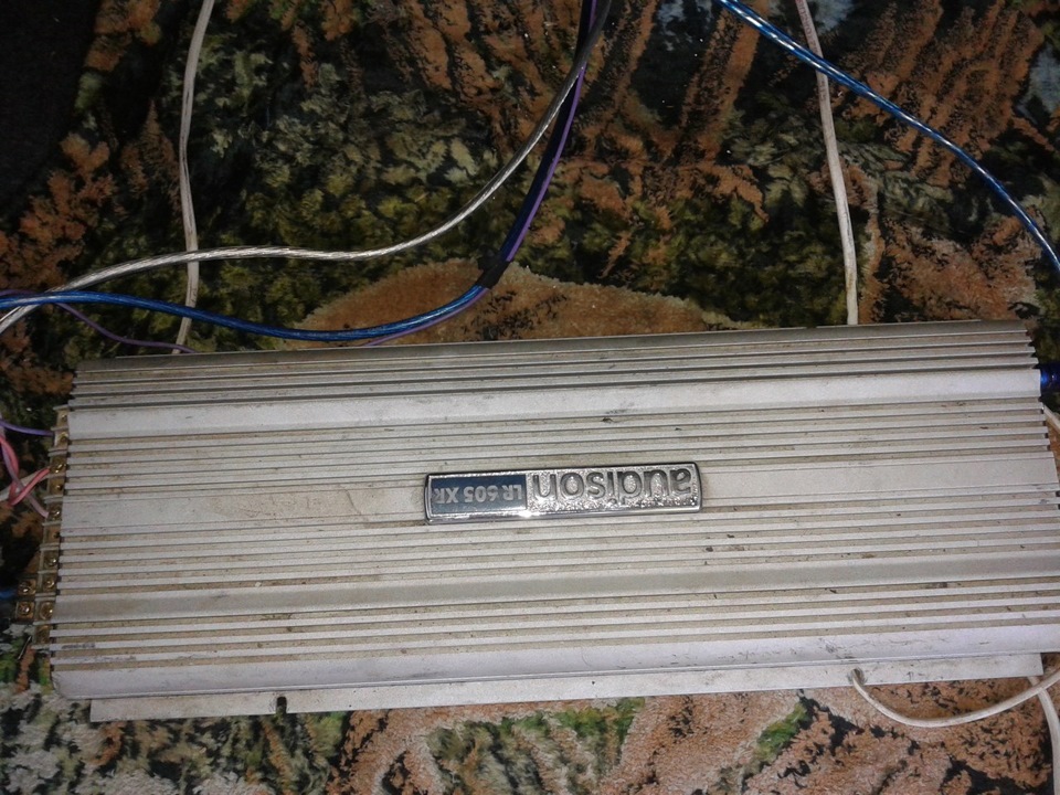 Мій підсилювач 'audison LR605XR' 2