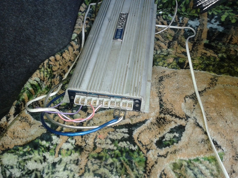 Мій підсилювач 'audison LR605XR' 3