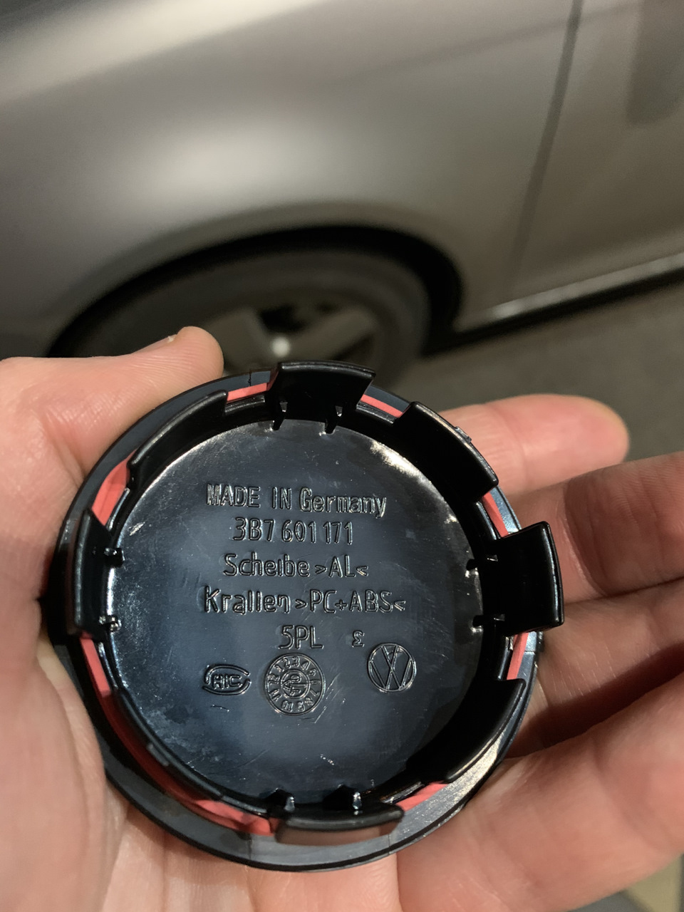 Ковпачки заглушки на литій дискі Volkswagen 3B7601171 65мм 2
