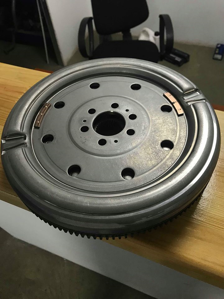 маховик Luk 415074009 для 2,0tdi DSG6 3