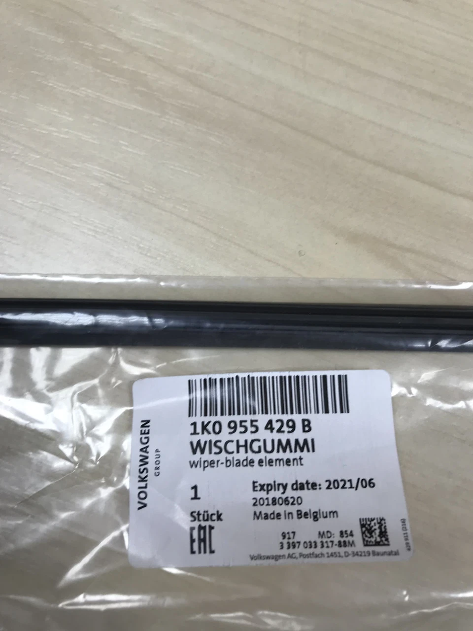 Зміна гумок склоочисника.