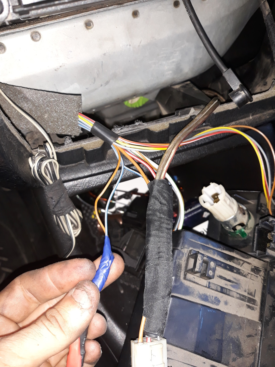 Давно збирався поставити додатковий прикурювач USB зарядка Golf 3 3