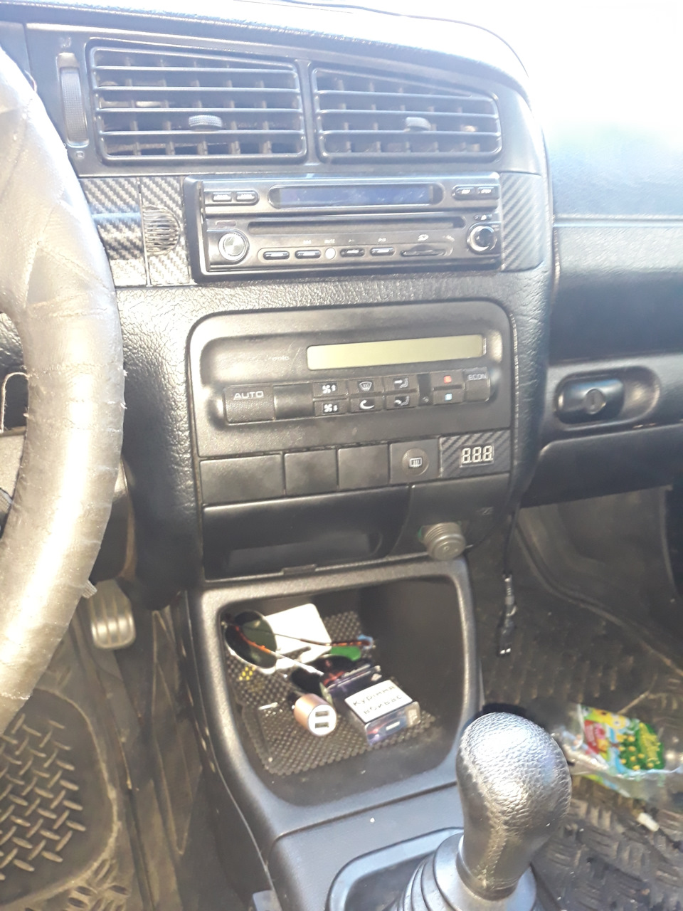 Давно збирався поставити додатковий прикурювач USB зарядка Golf 3 4