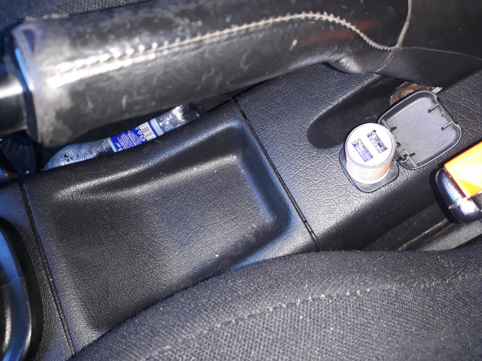 Давно збирався поставити додатковий прикурювач USB зарядка Golf 3 1