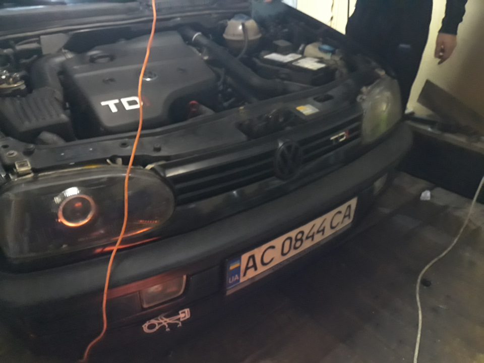 Оптика (фари) лінзовані Volkswagen Golf 3 4