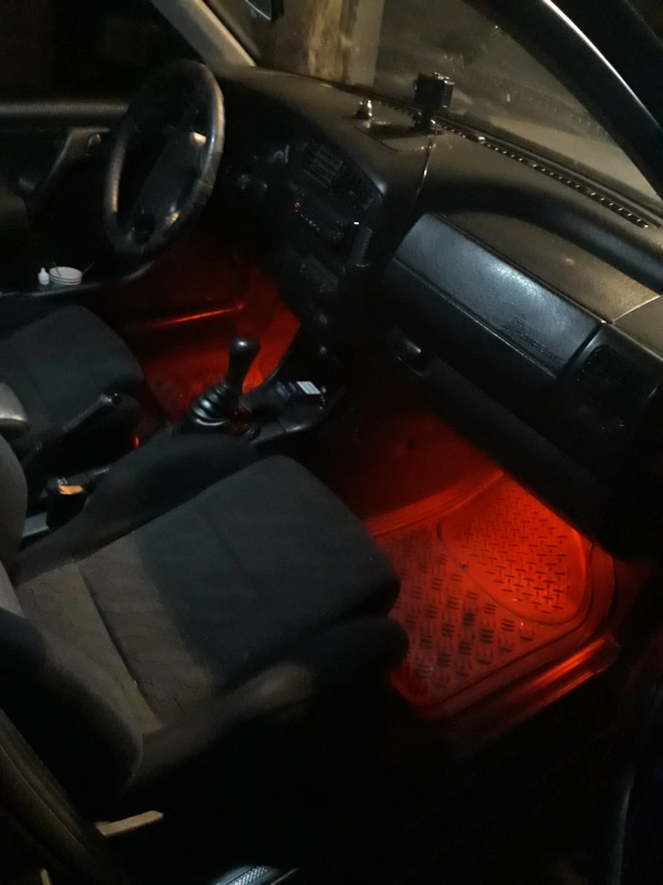 Підсвічування ніг у салоні автомобіля