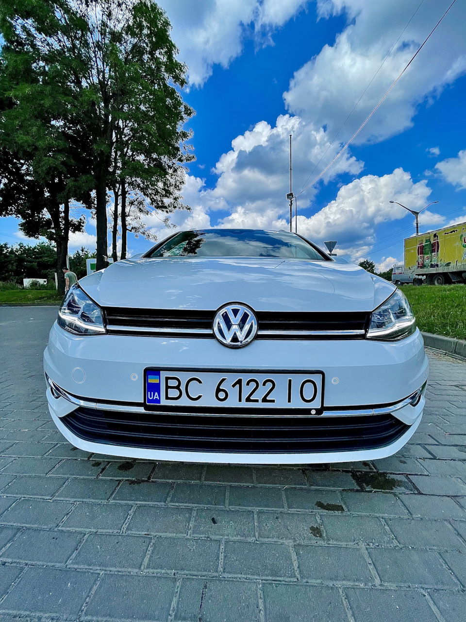 Змінивши рамки номерів на оригінальні VW 1