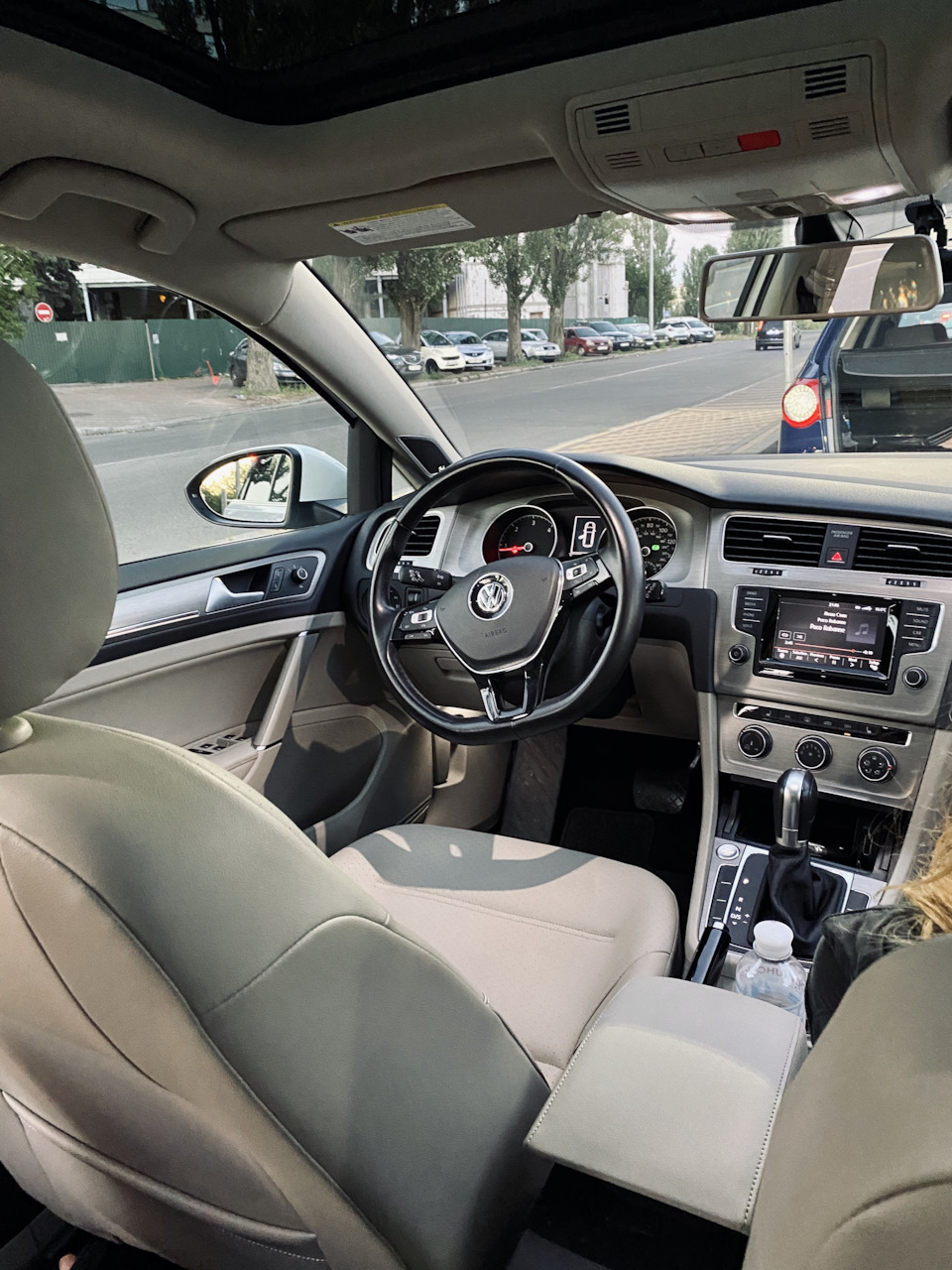 Заміна мультимедіа. CarPlay, великий екран 1