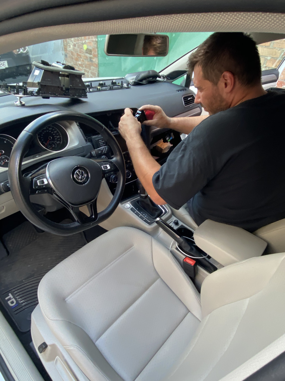Заміна мультимедіа. CarPlay, великий екран 5