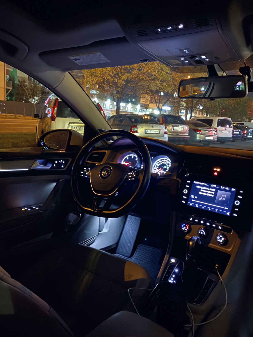 Заміна мультимедіа. CarPlay, великий екран 3