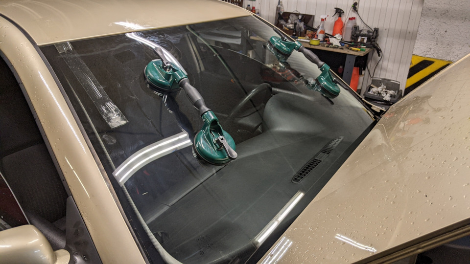 Нове лобове скло XYG Golf 4 5