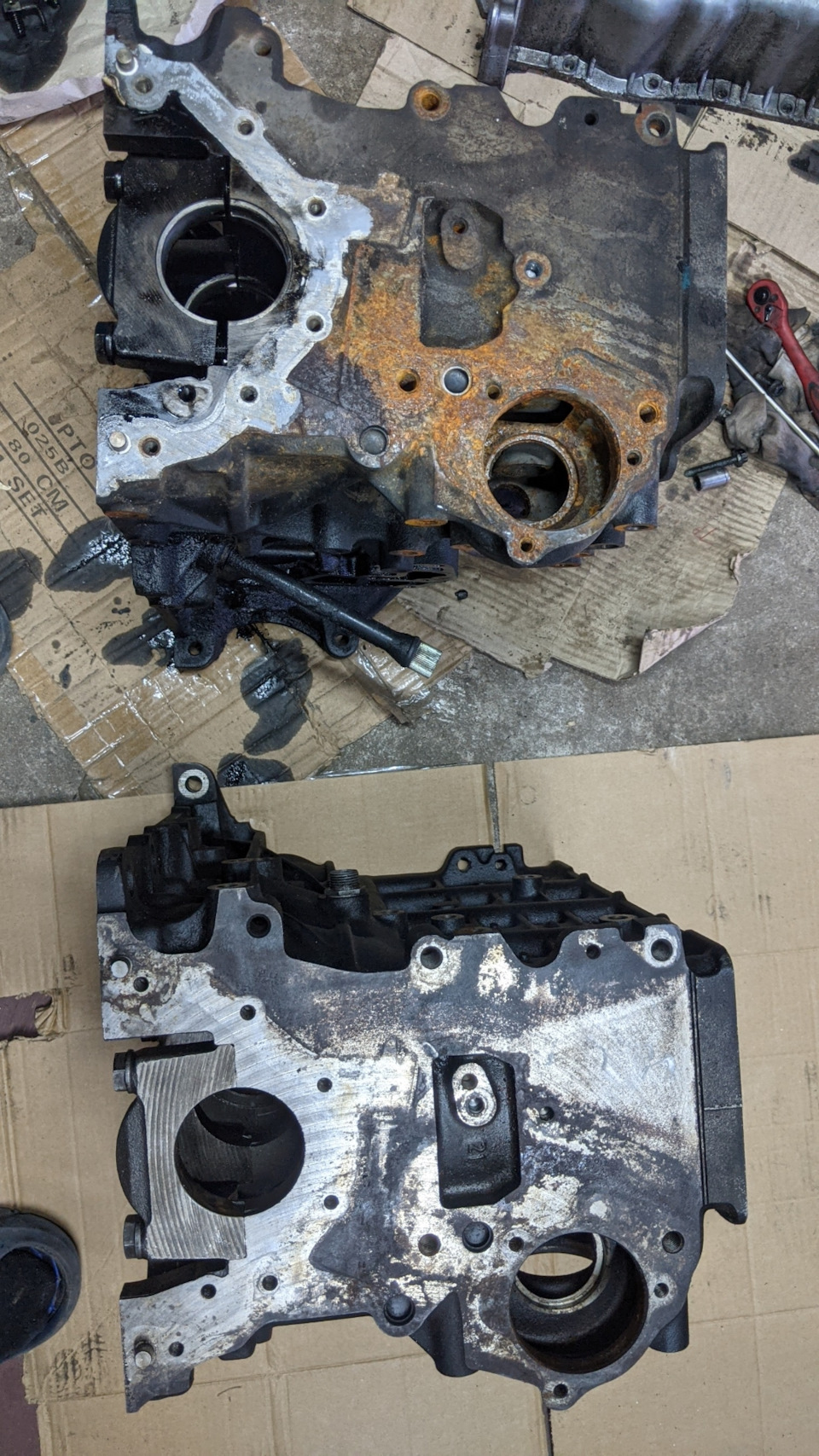 Ну шо, начебто буде новий двигун. Низ/пенек 1.9 tdi/pd(awx)96 кВт, 130 л.с + ГБЦ на ТНВД. 2