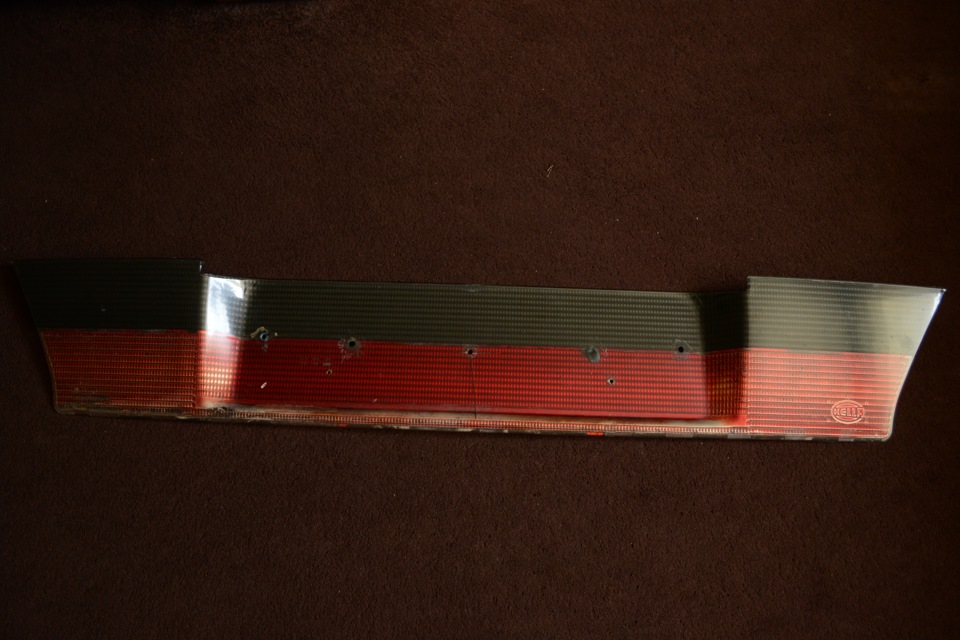 Бленда Hella red black 1