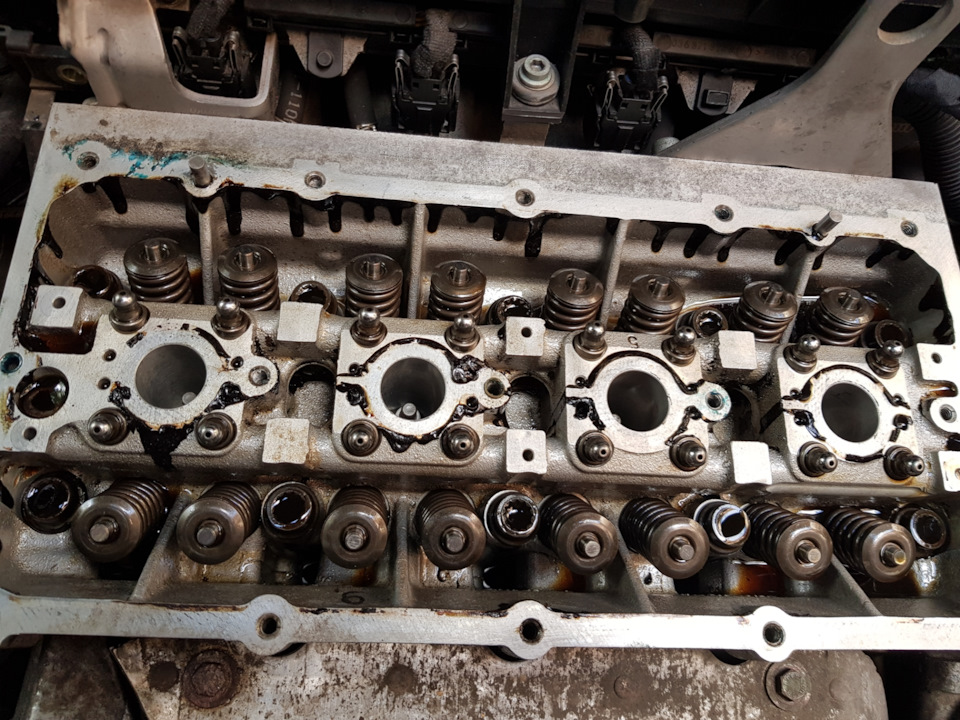 Заміна герметика кришки ГБЦ Гольф 4 1.6 16v ATN 2