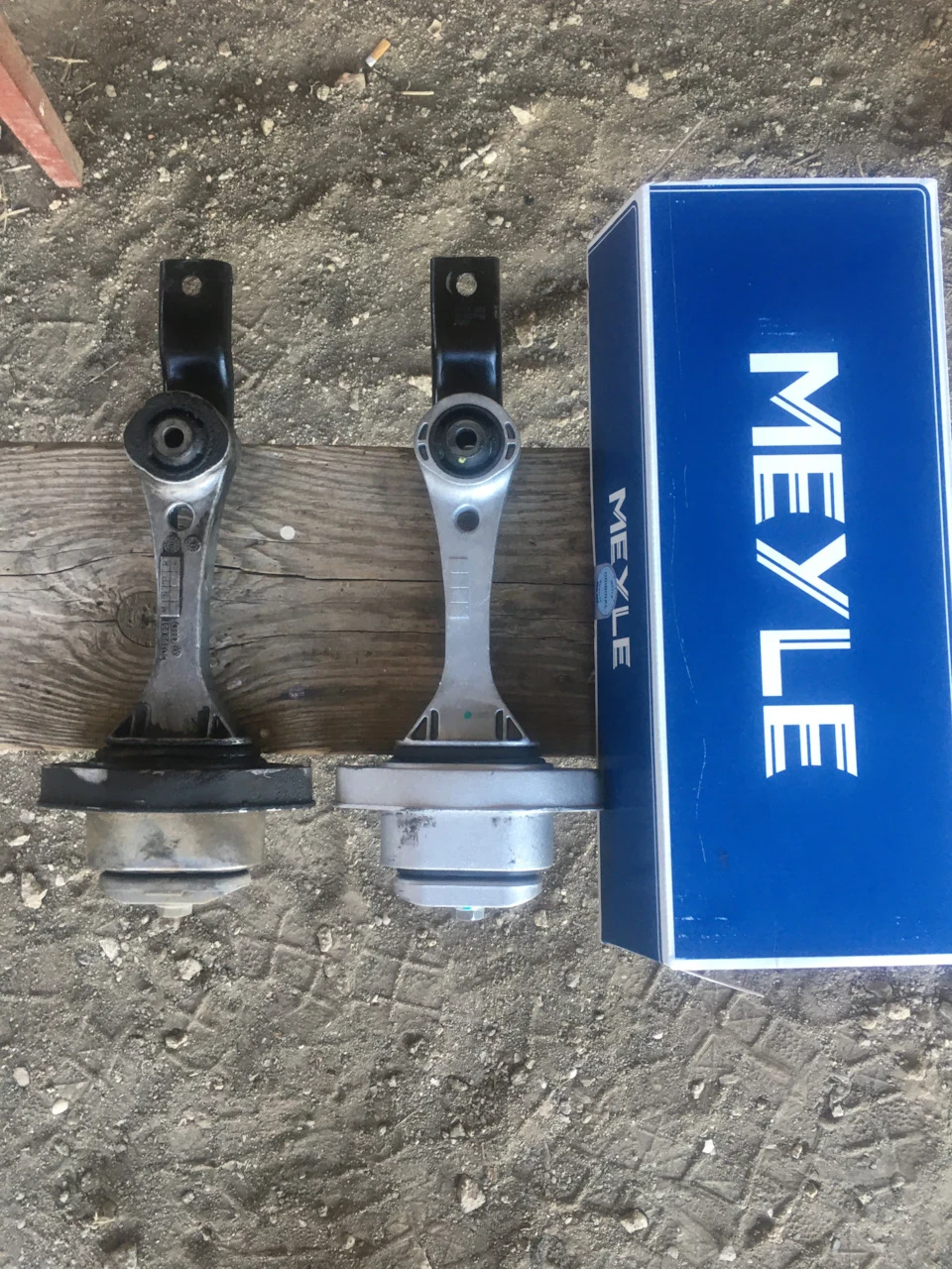 Заміна нижньої задньої опори двигуна