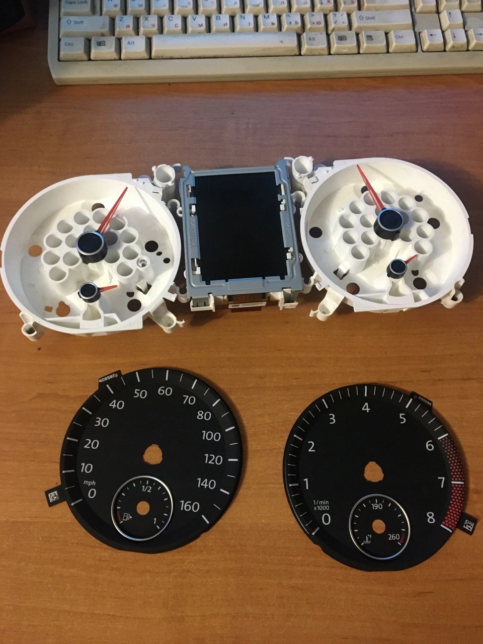 Європейські шкали km/h замість мильних mp/h