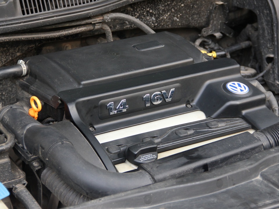 Куплю! Кришку двигуна Volkswagen Golf 4 1.4 V16 1