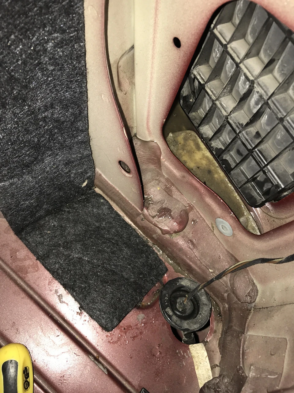 Вода в багажнику. Усуваємо проблему. Golf 6