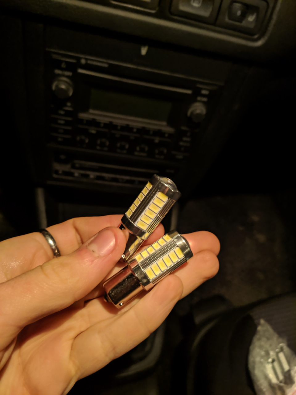 Led лампочки в задній хід (Volkswagen Golf 4) 3