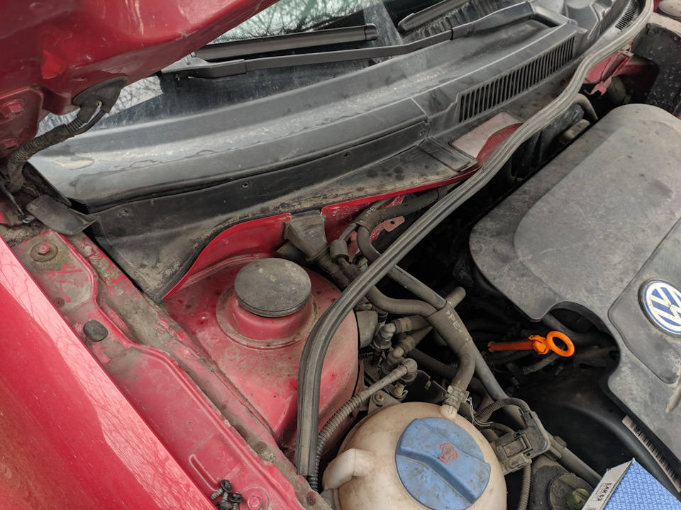 Заміна фільтра салону (Volkswagen Golf 4) 2