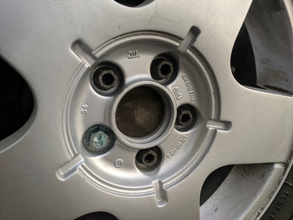 Заміна колісних болтів на Febi( Volkswagen Golf 4) 5